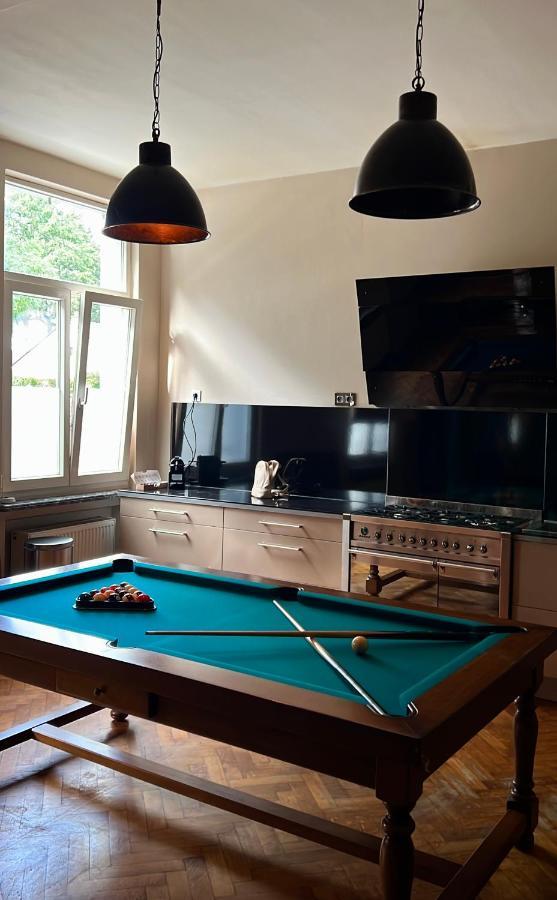 몽스 Capsule Casino - Jacuzzi - Billard - Netflix - Console & Jeux 아파트 외부 사진