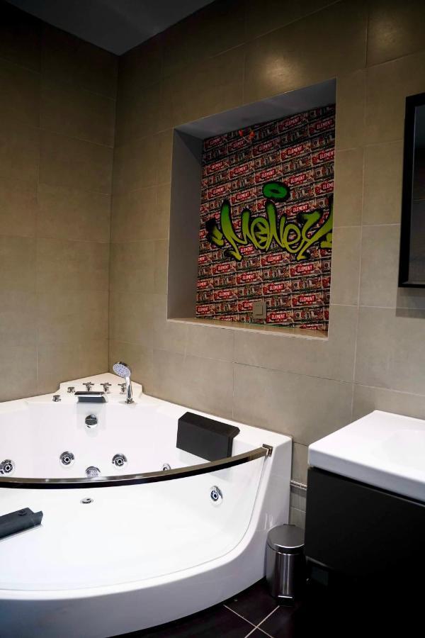 몽스 Capsule Casino - Jacuzzi - Billard - Netflix - Console & Jeux 아파트 외부 사진