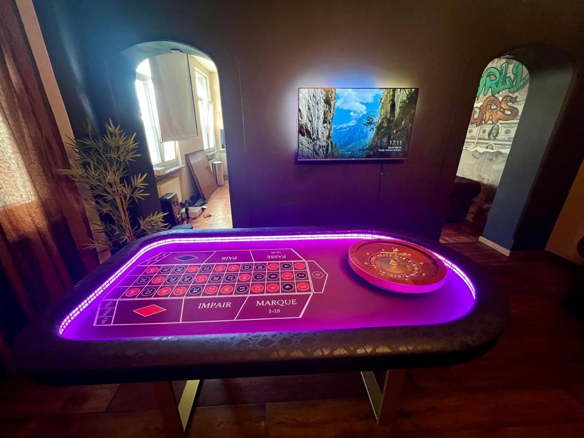 몽스 Capsule Casino - Jacuzzi - Billard - Netflix - Console & Jeux 아파트 외부 사진